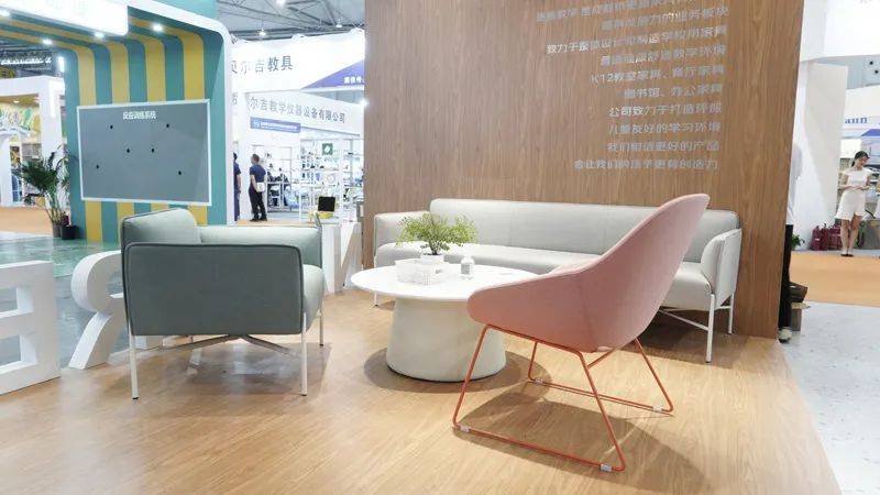 浩瀚体育app下载UPNEW家具——挑剔出真品严格创品牌(图2)