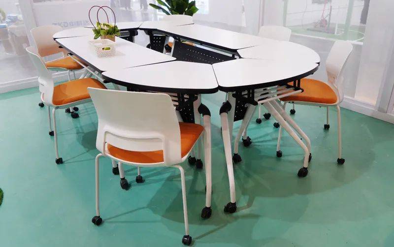 浩瀚体育app下载UPNEW家具——挑剔出真品严格创品牌(图3)