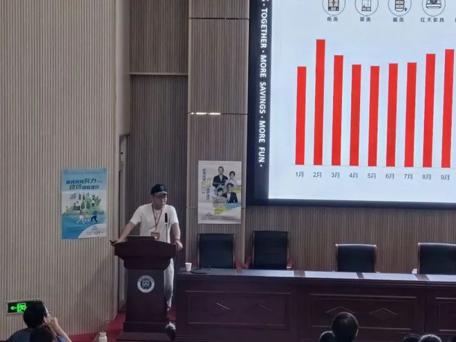 浩瀚体育平台电商赋能乡村振兴——武邑县委网信办组织召开硬木家具产业电商专场培训会(图2)